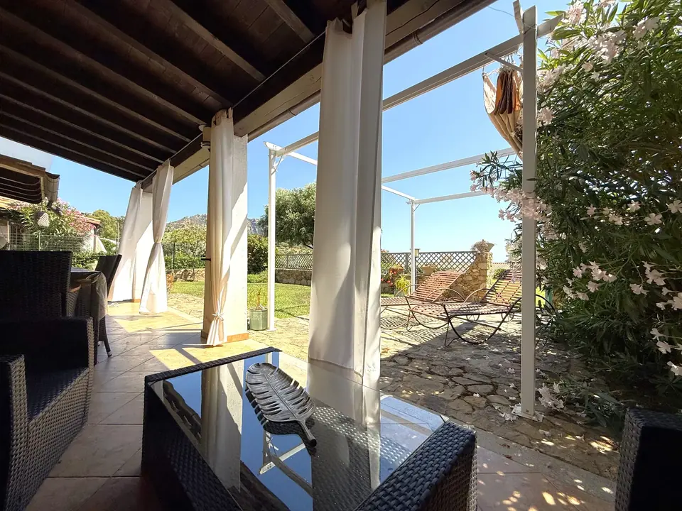 Veranda coperta con zona relax